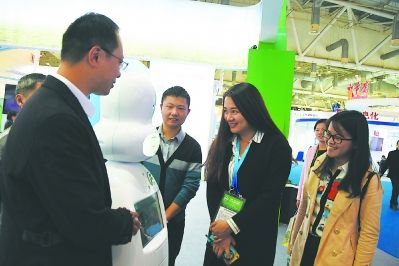 机器人变身农业小神童。 机器人变身农业小神童。